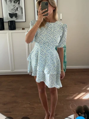 Adoore - Sötaste adooreklänning strl 34, använd max 2 gånger toppskick🩷