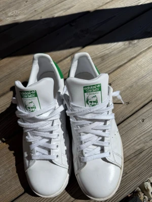 Adidas Stan Smith  - Ett par snygga stans i strl 42. Bra skick 🌟