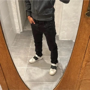 Replay jeans  - Ett par snygga byxor från Replay i storlek W34 L32 i modellen Anbbas. Hör av dig om frågor och fler bilder!