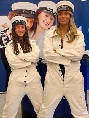 Student overall  - Säljer en helt ny studentoverall från abc gruppen då den var för stor på mig, i storlek M, den har inga defekter och kom för 1 vecka sedan. Passar också xs-s om man vill ha en lösare passform. Köptes för 300 kr