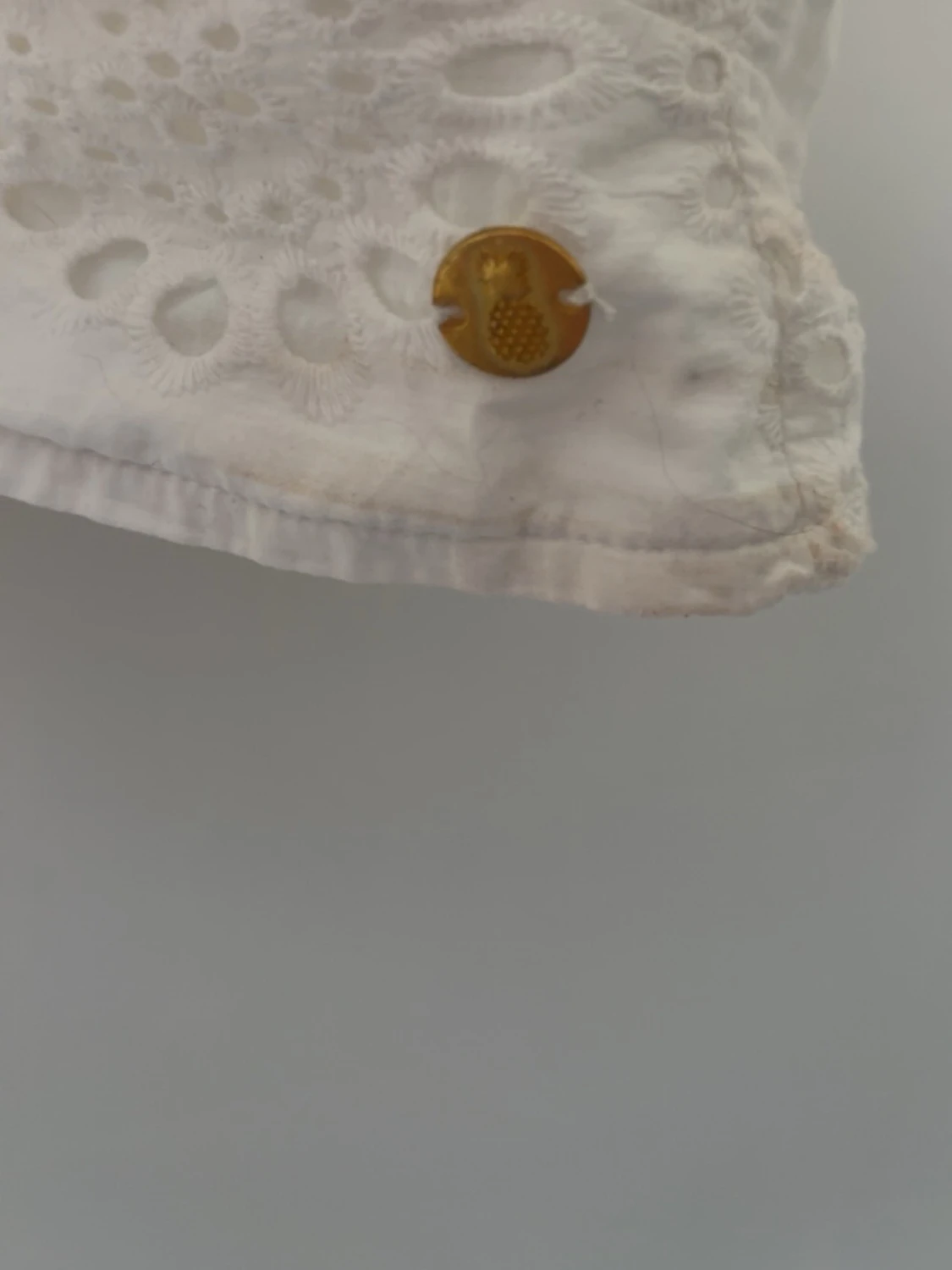 Vit broderad blus med puffärm - 3