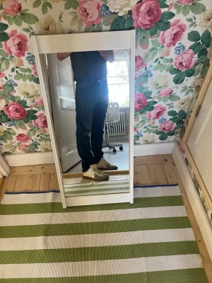 Blå raka J.Cohën chinos  - Model 622 från Jacob Cohën. Sjukt limited chinos som är perfekta för sommaren. Tunna och luftiga🤩. Tyvärr har dem ett hål vid knäet på ena sidan men det påverkar inte intrycket. 