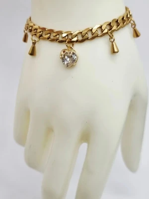 Armband med hjärta  - Material-rostfritt stål och zirconiakristall Kedjetjocklek-6,2mm . 