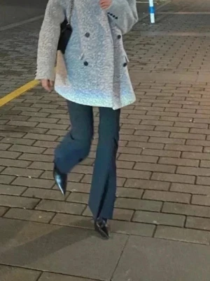 Svarta kostymbyxor - Säljer dessa superfina kostymbyxorna från Zara🤍 Storlek L