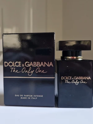 Dolce & Gabbana - The Only One Intense EdP 50ml - Se mängd enligt bild 4. Ca 40 av 50ml kvar. Tropisk doft nu till sommaren.