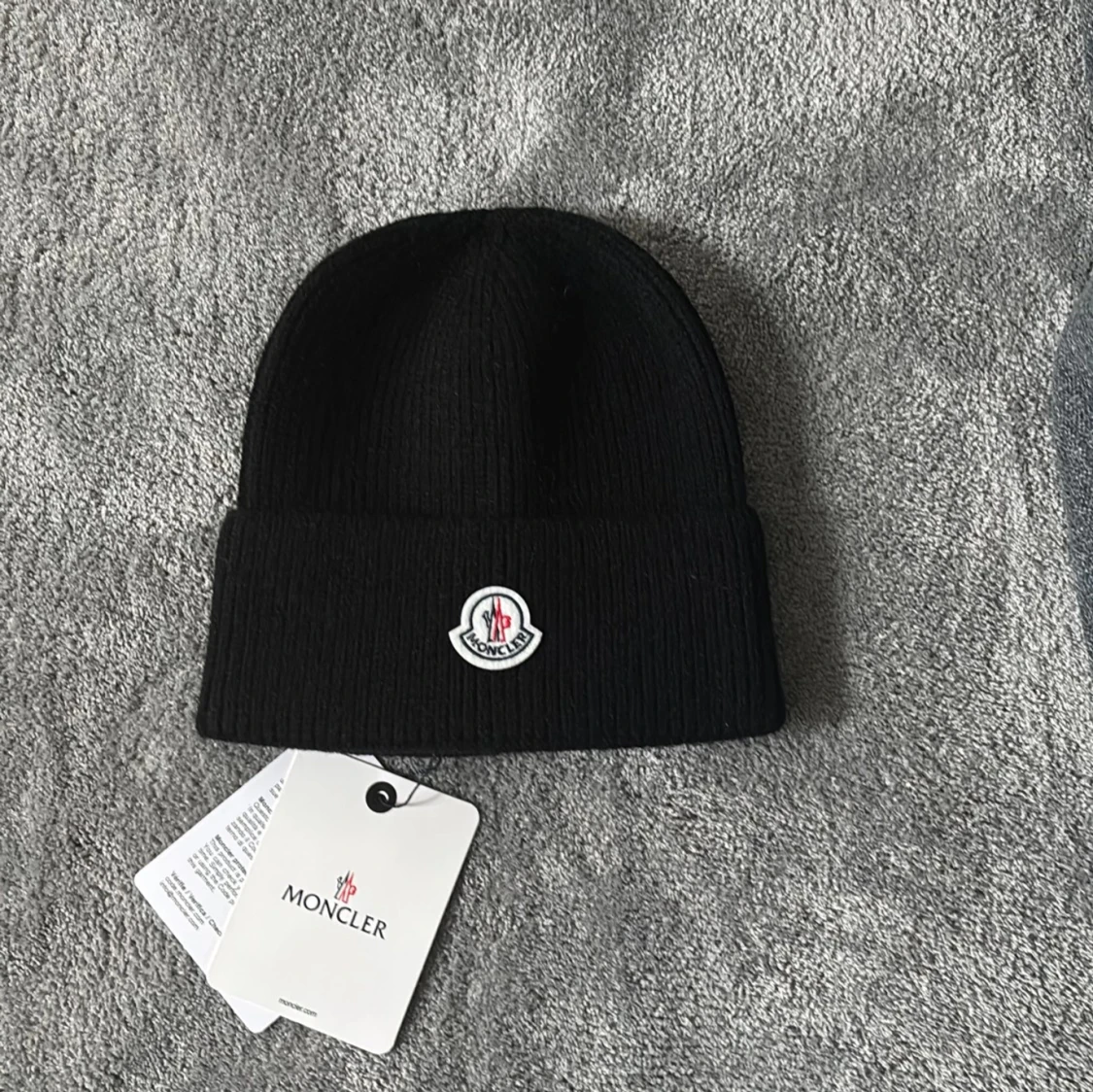 Moncler mössa