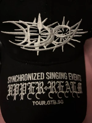 Bladee 2022 world tour keps - 2022 world tour drain gang keps köptes i spelning i Stockholm. Har bara använts 2 gånger. Kan mötas i Stockholm SÖKER BYTEN LIT ANNAT DRAIN GANG  MERCH