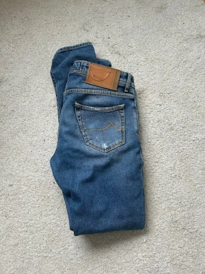 Jacob Cohen Jeans - Tjena! Säljer nu ett par riktigt schyssta jeans från Jacob Cohën. Grymt skick, inga defekter. Jeansen är i storlek 31 och i modellen 622 slim. Tveka inte på att höra av er vid vidare funderingar. Priset ej hugget, men snabba och smidiga affärer prioriteras ||Västkustenoutlet