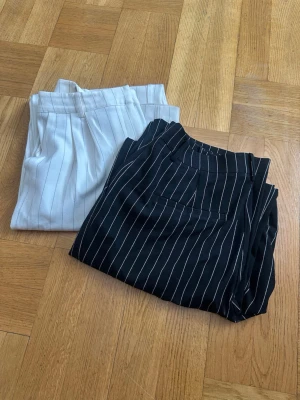 Kostymbyxor NAKD - Kostymbyxor från NAKD, storlek 40. Använda fåtal gånger nypris för båda är 1200:-