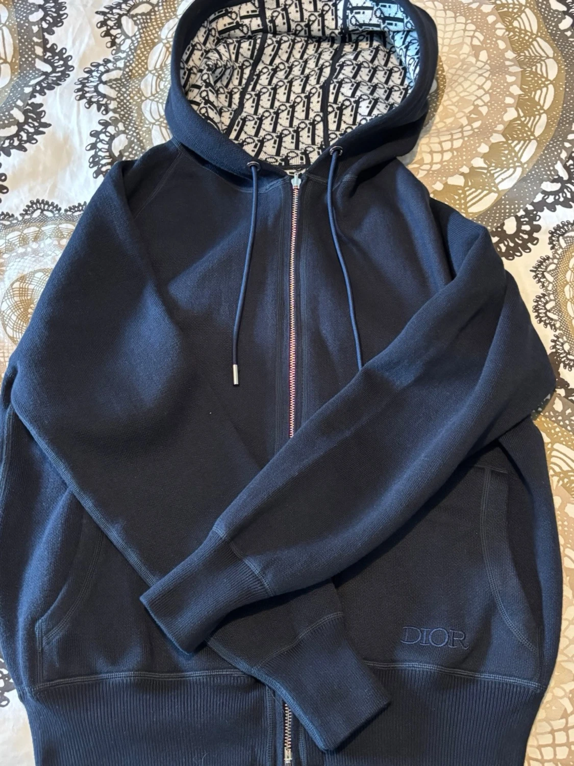 Mörkblå hoodie