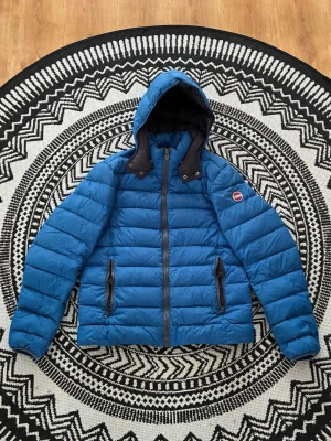 Colmar jacka  - Colmar Jacka | Storlek: 48 (S)  | Nypris: ca 4000kr | Färg: ljusblå | ActiveResell