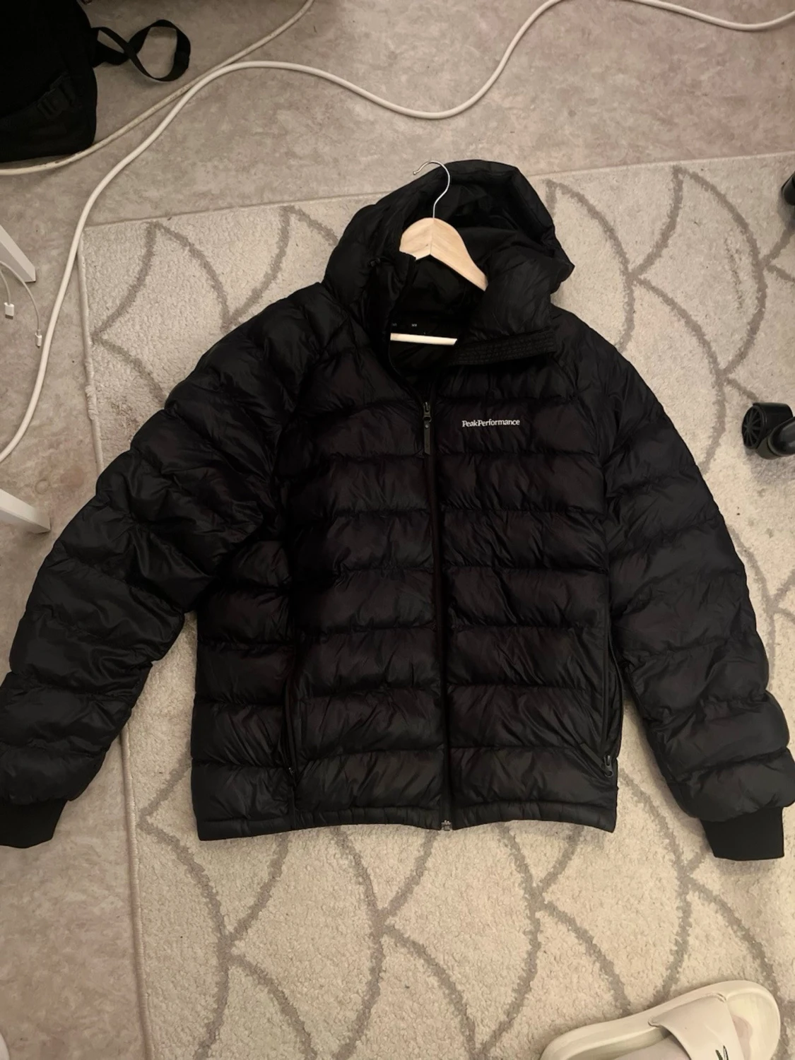 Svart dunjacka från Peak Performance - 1