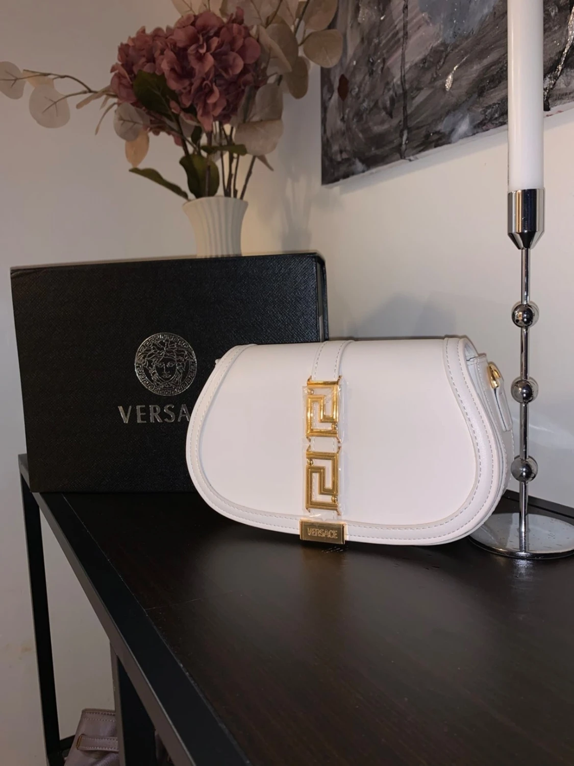 Vit axelremsväska från Versace