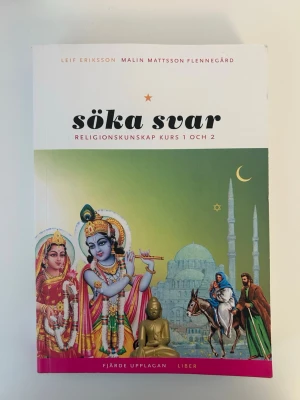 Söka svar Religionskunskap Kurs 1 och 2 - Säljer boken 'Söka svar' för Religionskunskap kurs 1 och 2, fjärde upplagan (2012) skriven av Leif Eriksson och Malin Mattsson Flennegård. ISBN 978-91-47-10376-8. Boken är i mycket bra skick. 