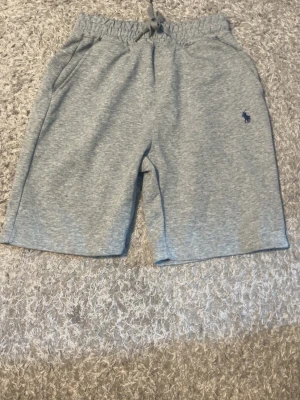 Ralph lauren shorts - Tja säljer nu mina Ralph lauren shorts i perfekt skick inga defekter!