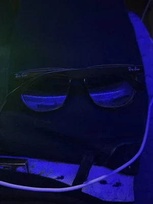 Svarta Wayfarer solglasögon Ray-Ban - Klassiska ray ban boyfriends, mycket fina bra inte så använda. (Möts helst upp)