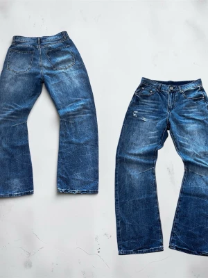 Vintage Bootcut Jeans - Tjena, jag säljer dessa riktigt feta jeans från pieceoflifestudio  Jeansen har slitningar, vilket verkligen ger denna ”vintage” känslan i samspel med bootcut.  Jeansen är i storlek 31/34  Mått 📏 Ytterbenslängd 105cm  Midja 40cm Benöppning 23cm  Hör av dig om du undrar något!