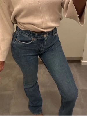 Ginatricot jeans  - Jeans från Ginatricot. Öppen för bud vid snabb affär. Paketpris vid köp av flera plagg. 🎀