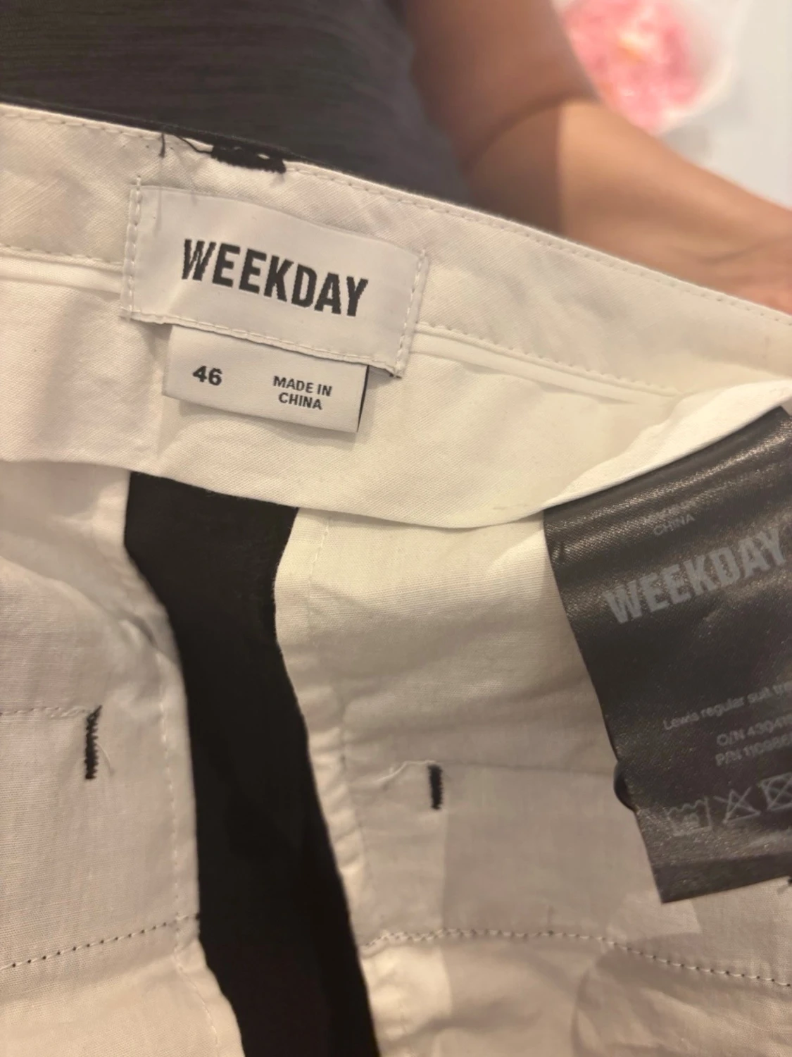 Svarta kostymbyxor från Weekday