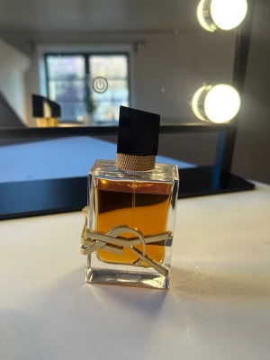 Yves Saint Laurent Libre Intense - Snygg parfymflaska från Yves Saint Laurent, Libre Eau de Parfum. Doften passade tyvärr ej mig så nästan helt full. 💕