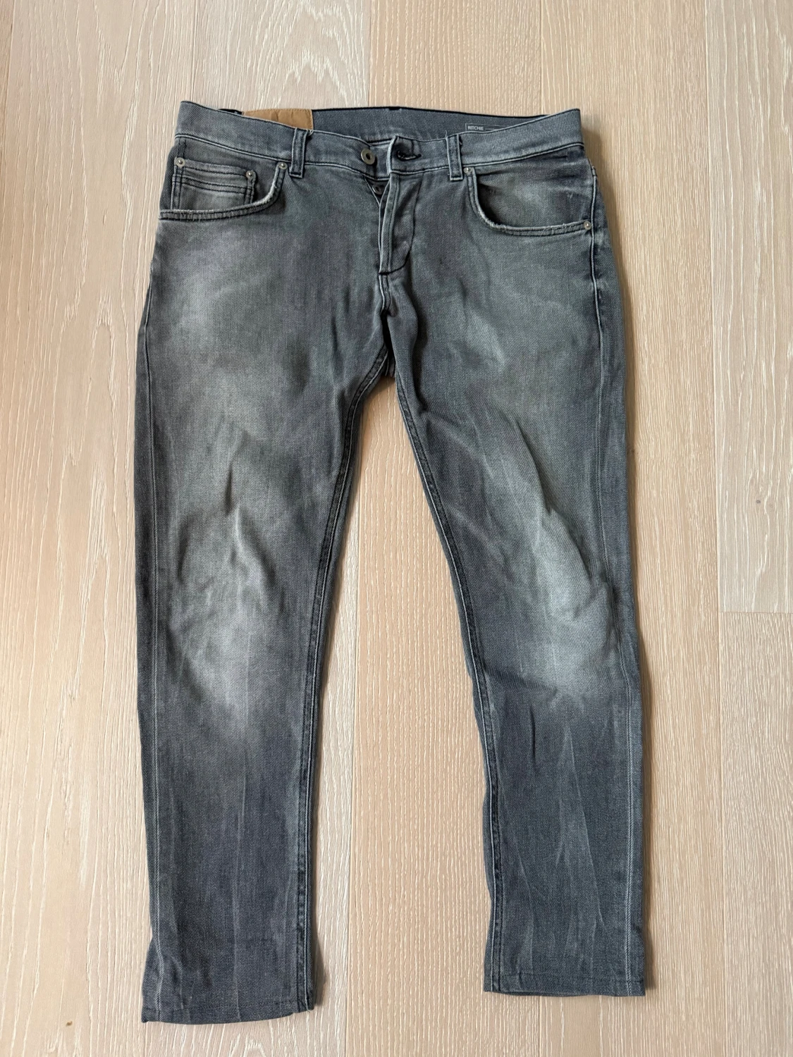 Grå skinny jeans från Dondup , stl 31