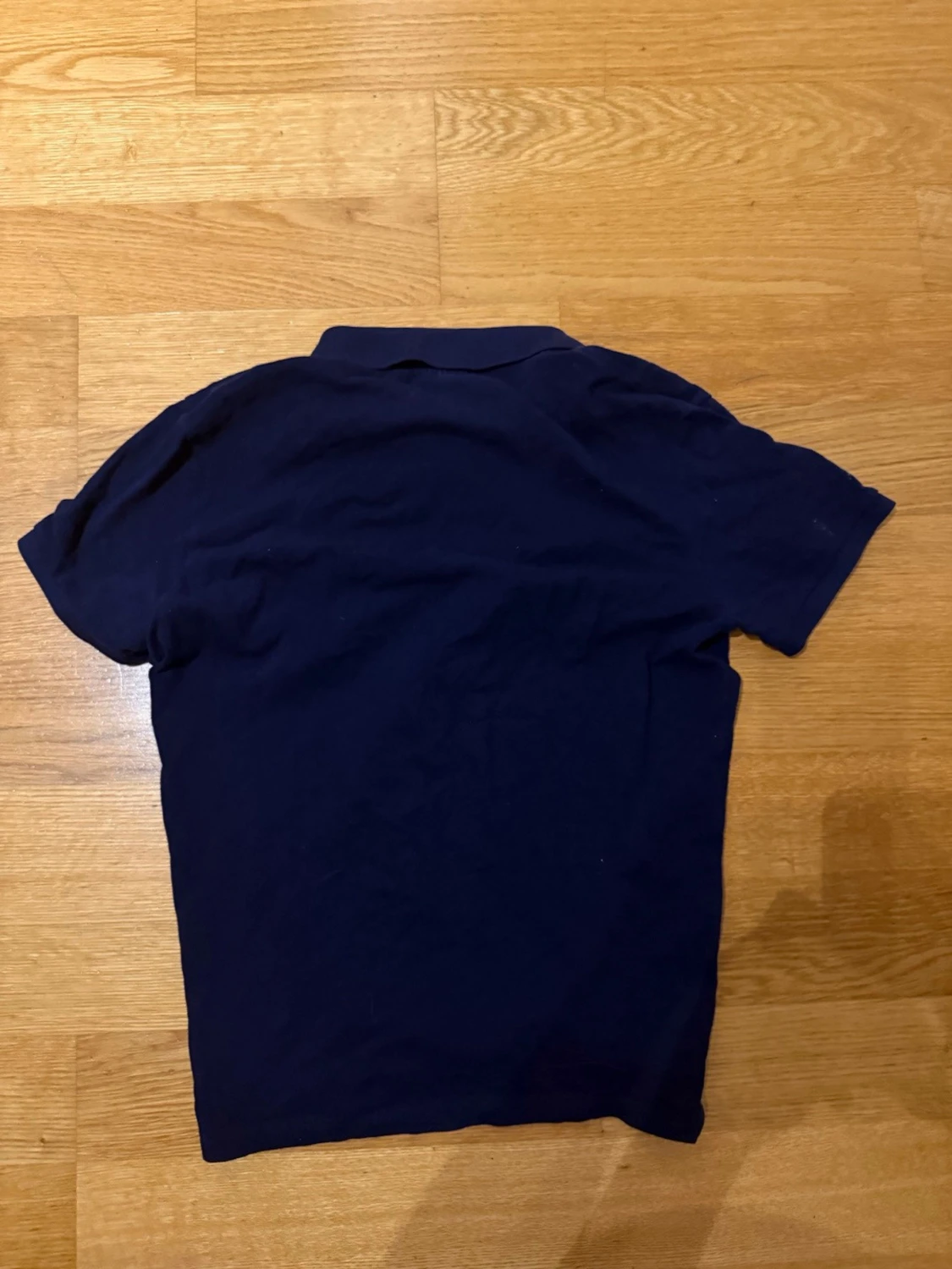 Mörkblå pikétröja från Lacoste - 1