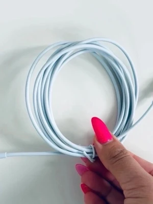 Vit laddningskabel till iPhone  - Ny ej använd , iPhone laddare 2meter, typ c Lightning uttag 