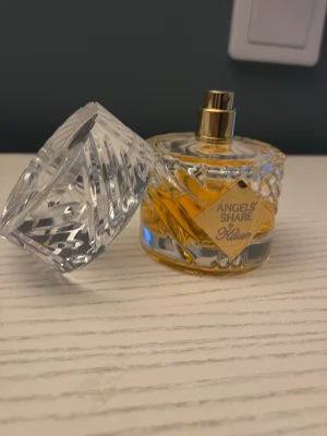 Killian angels Share parfym - En vintrig doft som är unisex, med lite varm och Woody doft. Perfekt för vardag under vintertid! 25/50 ml kvar!