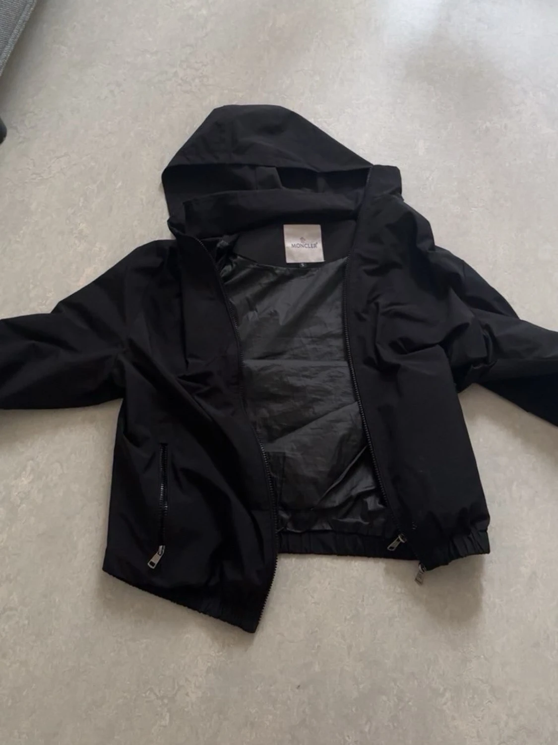 Svart vindjacka från Moncler - 1