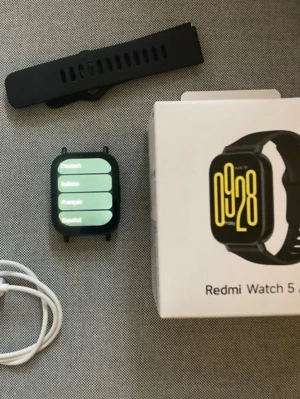 Redmi Watch 5 active svart smartklocka - (priset kan diskuteras) Redmi Watch 5 active smartklocka i svart med fyrkantig display och silikonarmband. Klockan har touchskärm, pulsmätare och levereras med laddkabel och originalförpackning. Perfekt för dig som vill ha koll på hälsa och notiser direkt på handleden.