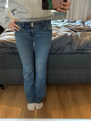 lågmidjade jeans - fint skick! 💌 passa på att köpa nu då det är fri frakt! 