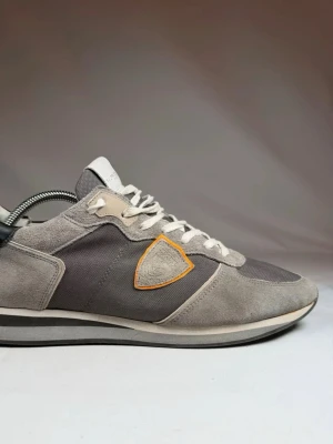  Philippe Model  - Säljer nu dessa feta Philippe Models i storlek 42 men passa också 43. Tyvärr ingen og box men dustbag medföljer. Kan gå ner i pris vid snabb affär eller köp! 