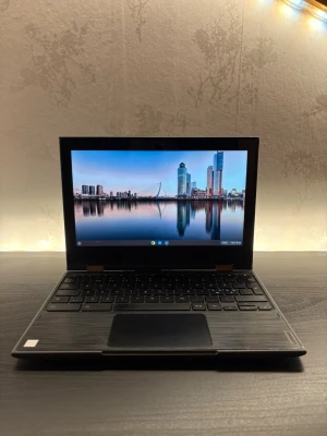 Lenovo 300e Chromebook GEN 2 - Kraftig & Flexibel - Vikbar 360°-design gör att du enkelt växlar mellan laptop och surfplatta. Touchskärm ger modern och smidig användning. Chrome OS är snabbt, stabilt och startar på sekunder. Knappt använd, fullt fungerande och återställd. Hög batterihälsa som räcker hela dagen. Mindre ytliga repor finns, därför nedsatt pris – påverkar inte funktionen. ✔ Mycket gott skick ✔ Tillverkad 2022 ✔  Laddare ingår Kan skickas eller hämtas 🌟