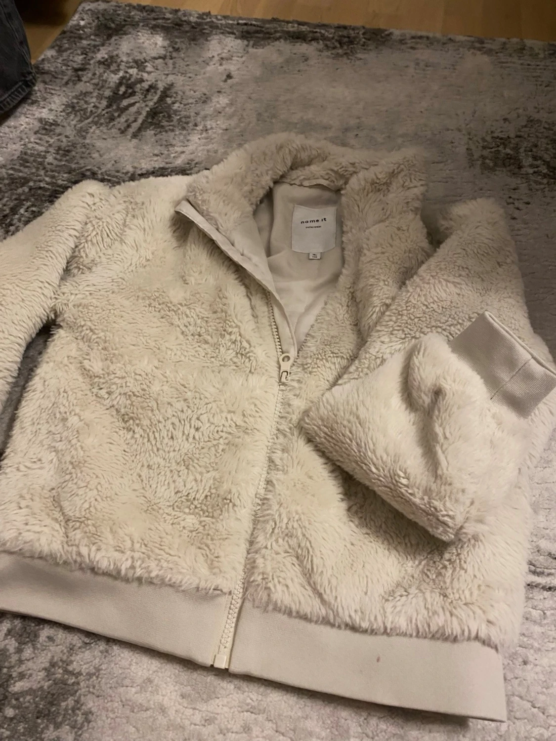 Beige teddyjacka från Name It