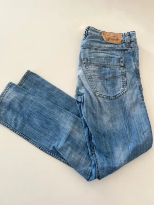 Diesel - Snygga blåa jeans från Diesel 