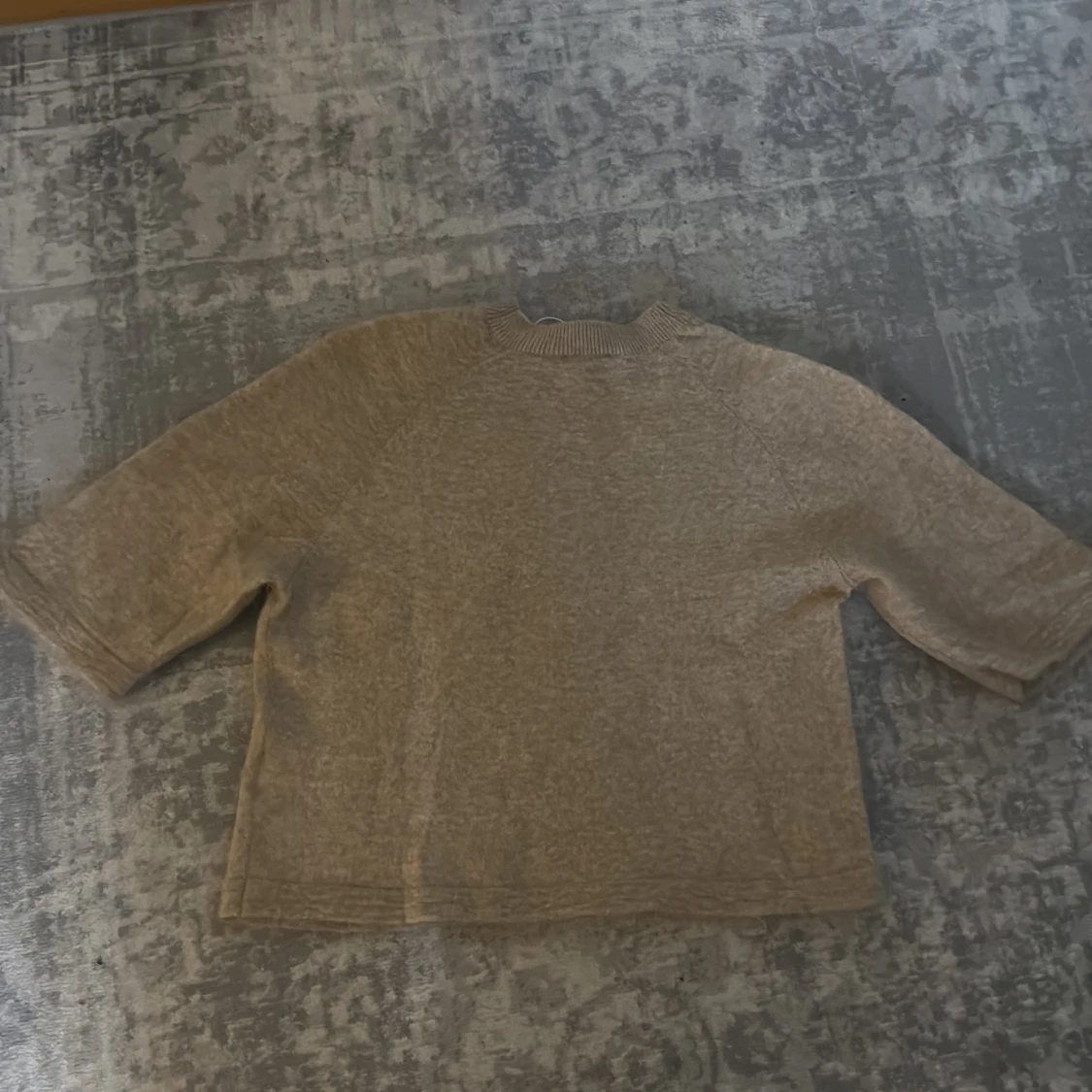 Beige stickad t shirt från & Other Stories - 2