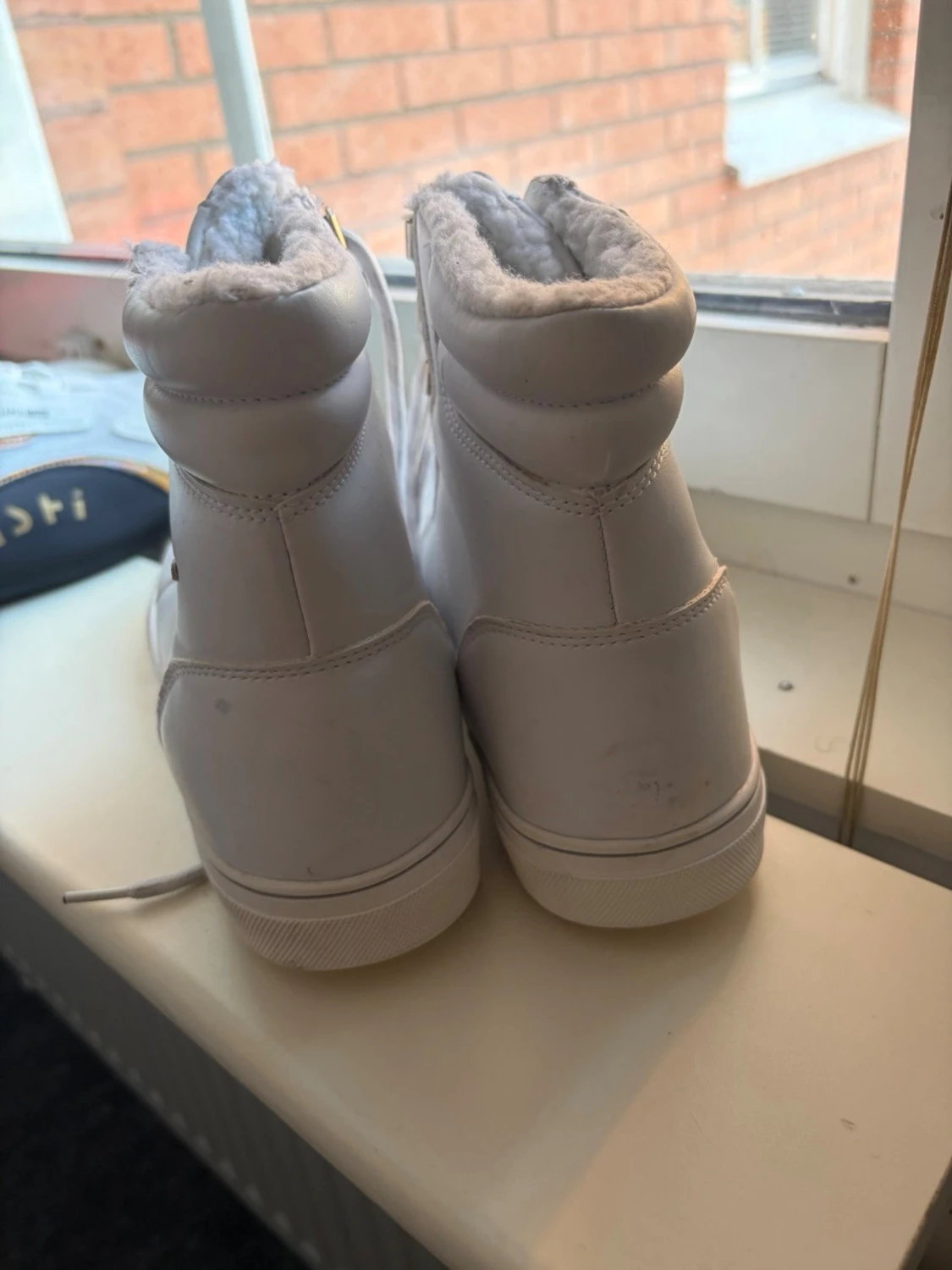 Vita fodrade kängor från Bagheera - 2