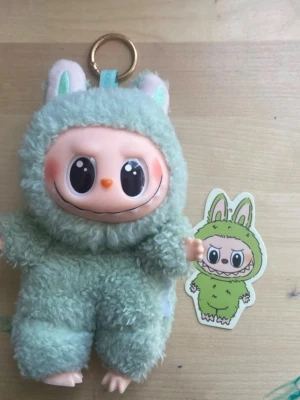 Labubu - Söt labubu! Vet inte om det är äkta eller inte så säljer det ganska billigt!🙂