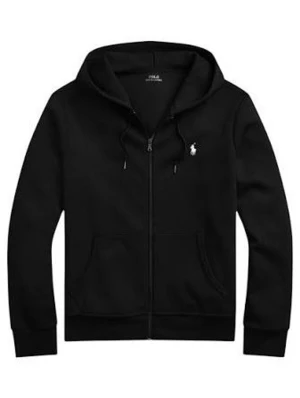 Svart hoodie från Polo Ralph Lauren - Klassisk svart hoodie med dragkedja från Polo Ralph Lauren. Tröjan har huva med dragsko, två fickor framtill och den ikoniska vita logon broderad på bröstet. Tillverkad i mjukt bomullsmaterial för en skön och avslappnad look.