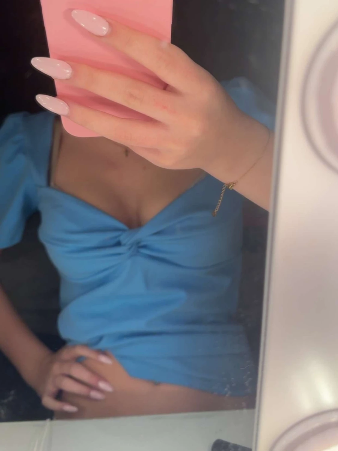 Blå croppad topp med puffärm