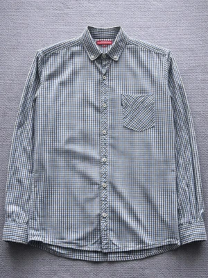 Lambretta Gingham Shirt – British Mod Style – Size S - Klassisk Lambretta gingham check shirt i tidlös British mod style.  En stilren skjorta med små rutor som passar perfekt till en retro British casual outfit.  Detaljer: • Lambretta • Storlek S • Mycket bra skick • Klassisk ginghamruta i blått och vitt • Bröstficka • Knappstängning framtill  Perfekt till jeans, chinos eller under en lätt jacka för en clean mod / terrace look.  📦 Skickas snabbt 💬 Hör gärna av dig vid frågor