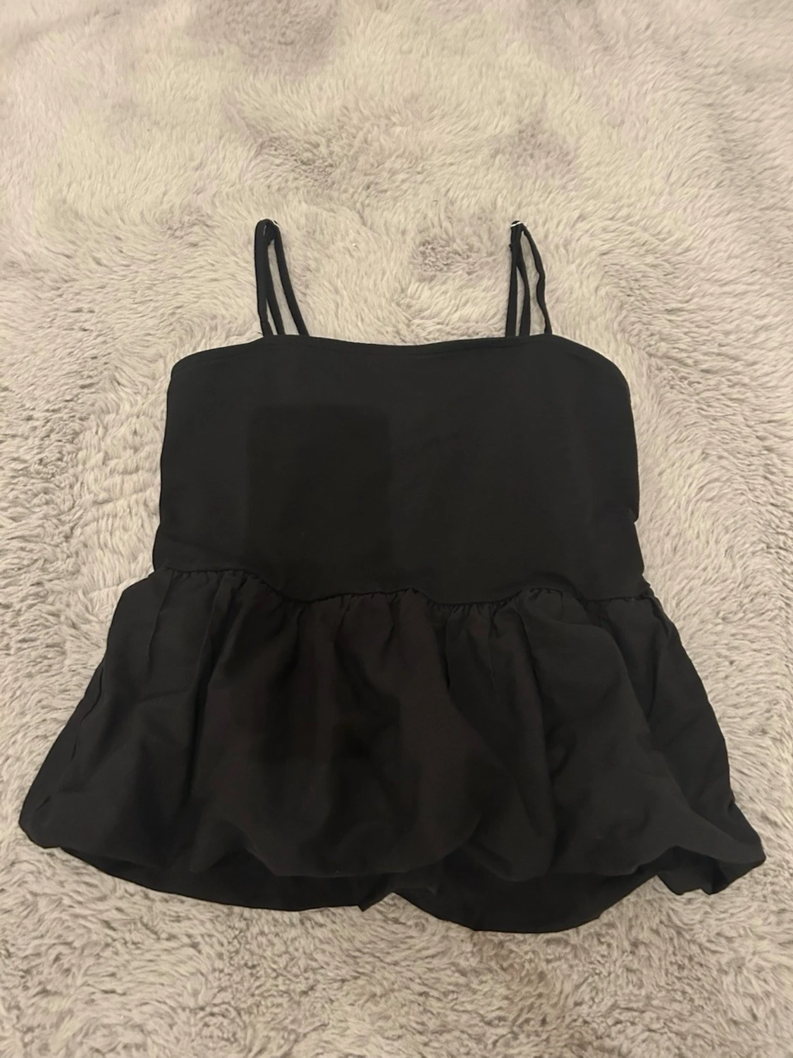 Svart volang topp - 1