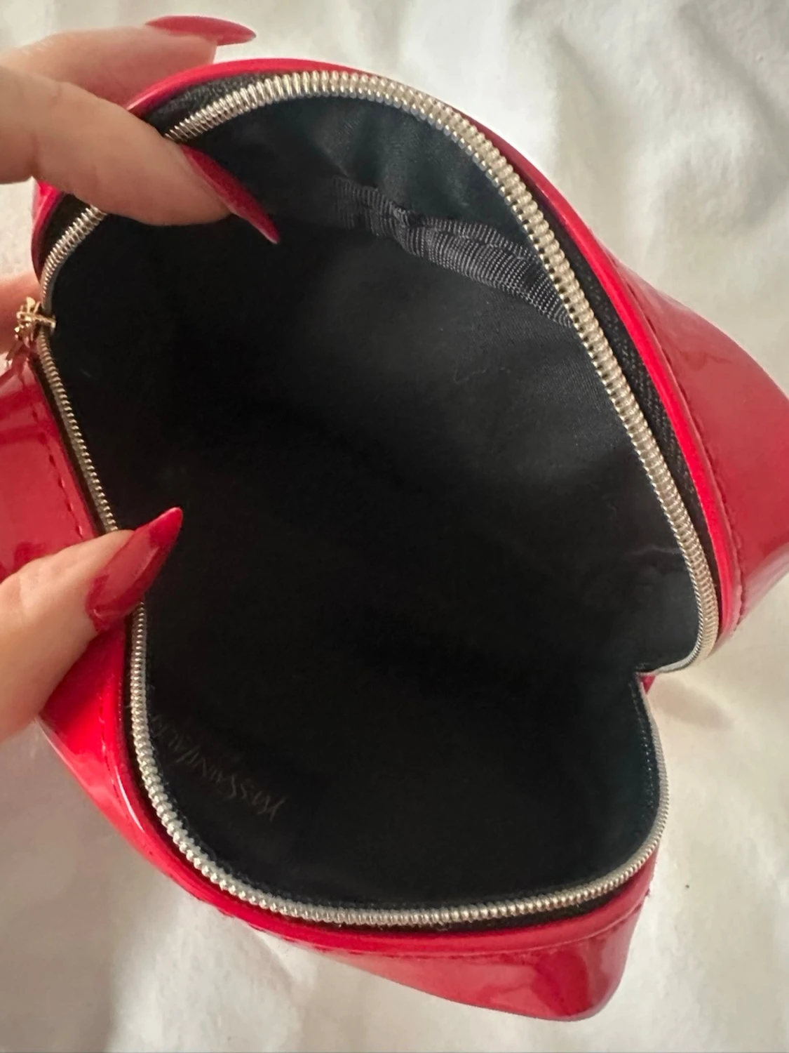 Röd necessär från YSL Beauty - 3