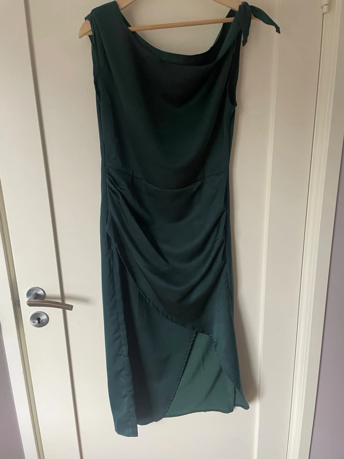 Mörkgrön omlottklänning offshoulder - 1