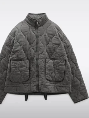 jacka från zara - säljer min jättesnygga jacka från zara, köptes våren 2025 och har använts ett fåtal gånger 💓jackan köptes på zaras hemsida för 959kr pris kan diskuteras