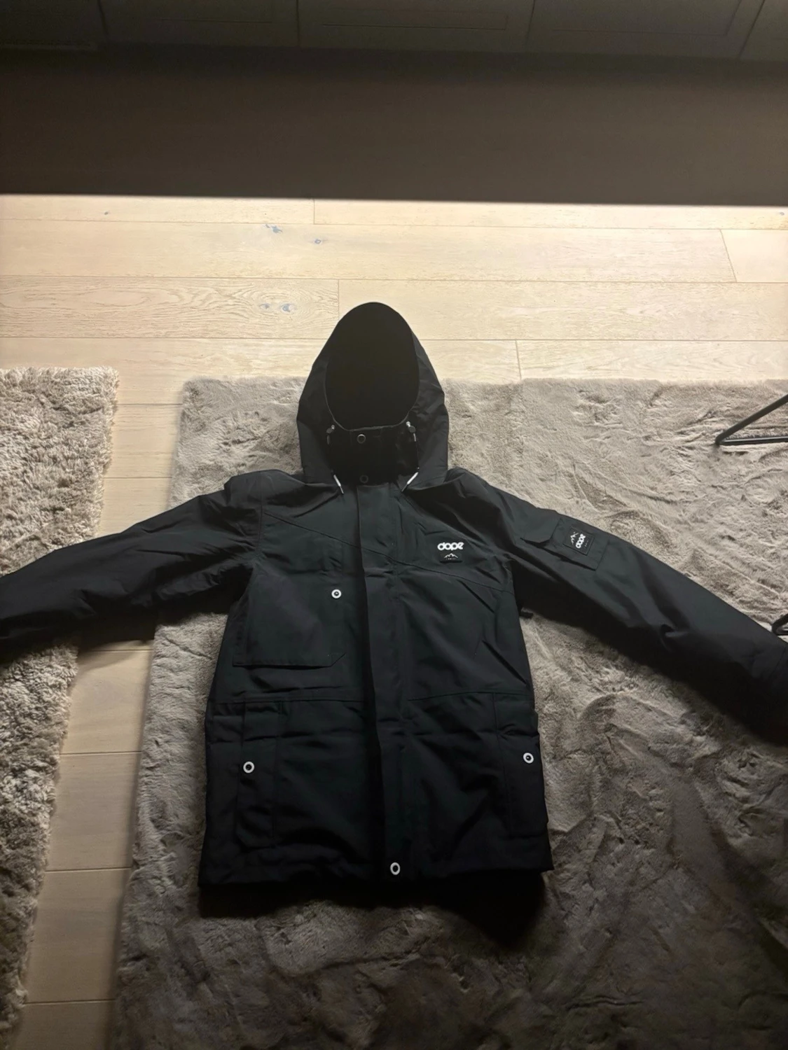 Svart jacka med huva från Dope