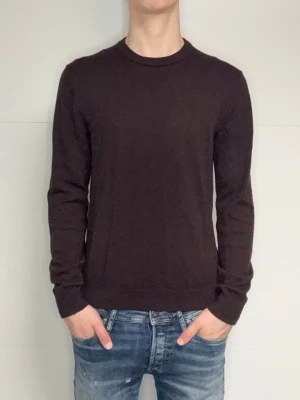 These Glory days stickad tröja - Stickad Tröja | Skick: 9/10 | Strl M | Pris - 399 | Fraktar via Postnord eller Instabox på köparens bekostnad | Hör av dig vid minsta fråga eller fundering//CL