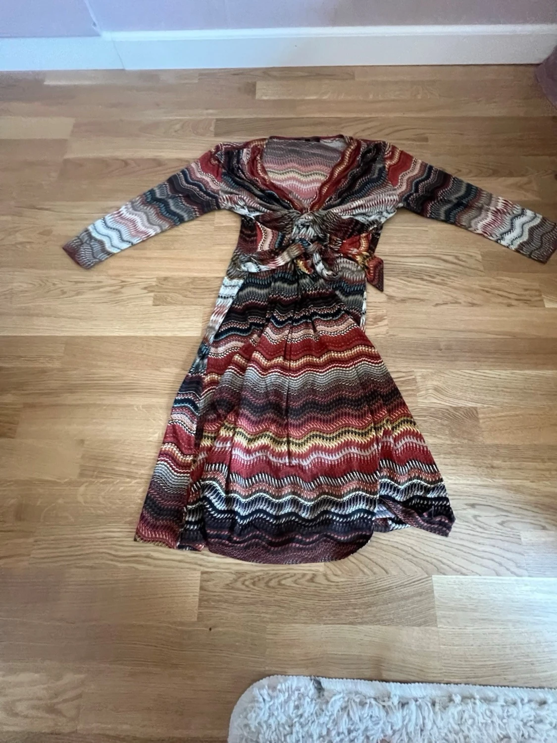 Mönstrad långklänning med knyt - 1