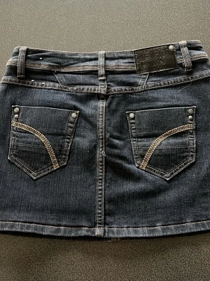 Kort jeanskjol  - Snygg kort jeanskjol, inga hål eller fläckar💗