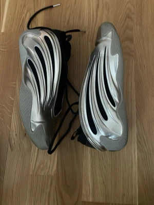 Harden volume 9 - Säljer ett par basket skor som är rätt så använda strl 44 